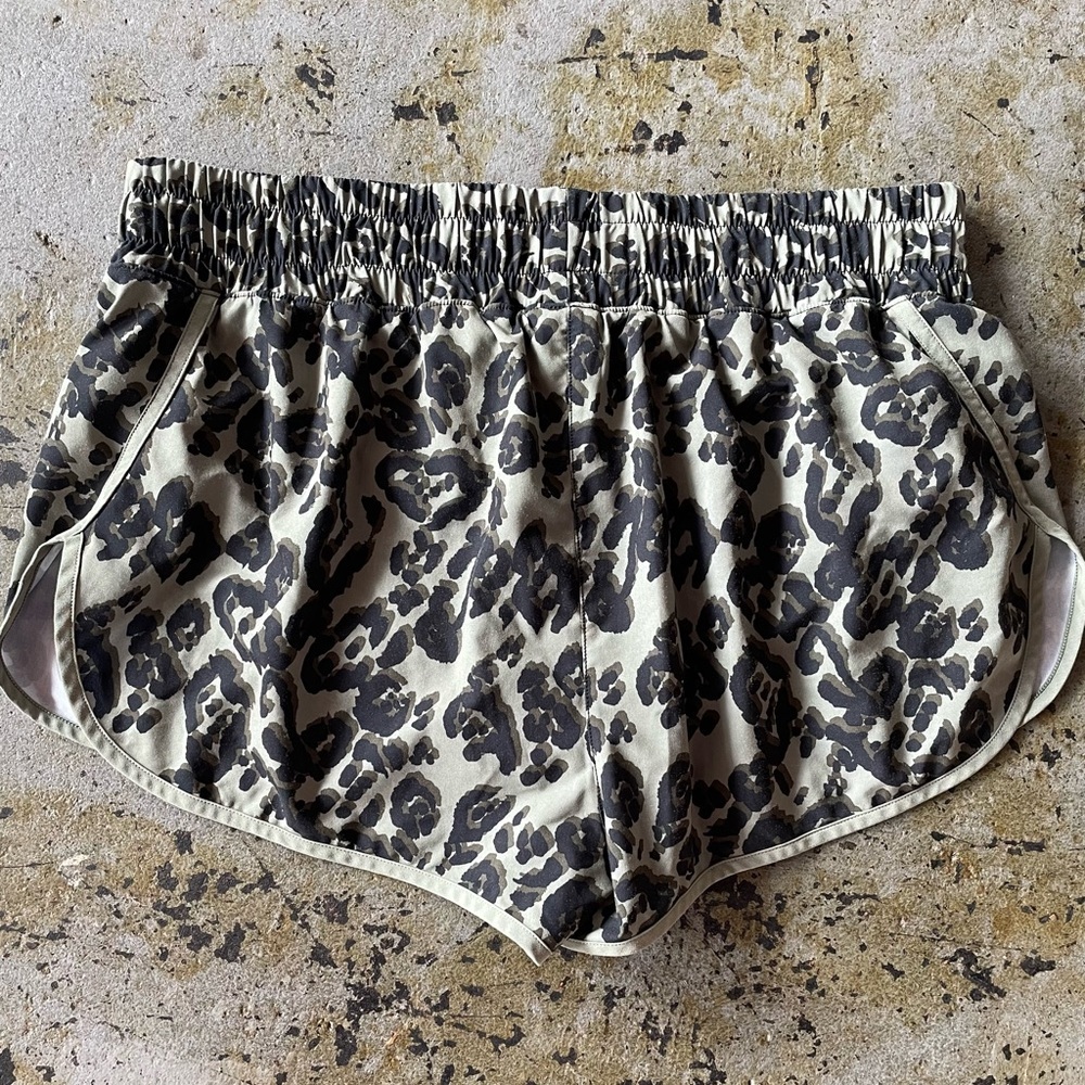 Victoria’s Secret Sport Athletic Shorts in Green/Black Camo Animal Print Size L - Picture 3 of 5